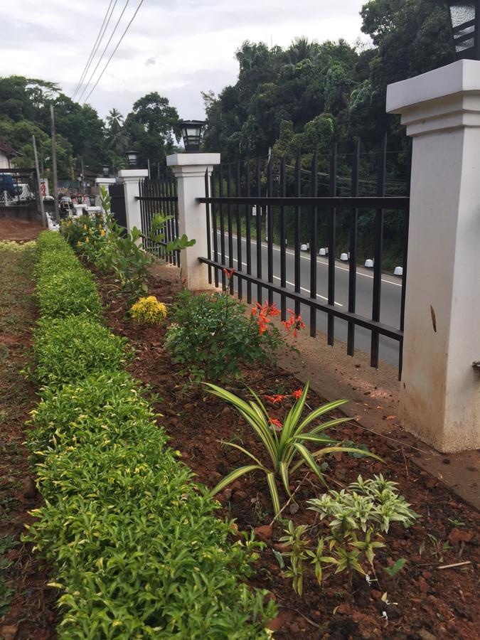 Villa Nilmalee Gampola Bagian luar foto